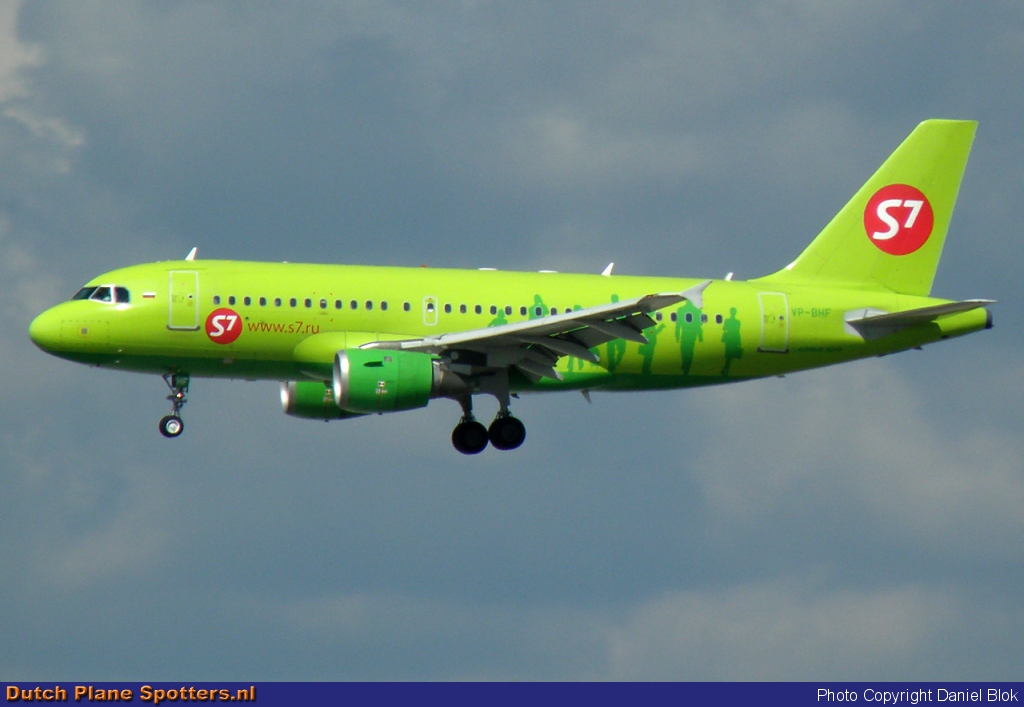 VP-BHF Airbus A319 S7 Siberia Airlines by Daniel Blok