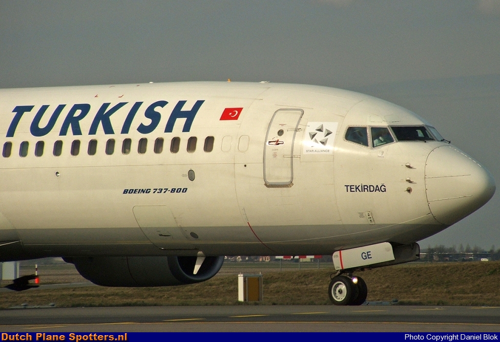TC-JGE Boeing 737-800 Turkish Airlines by Daniel Blok