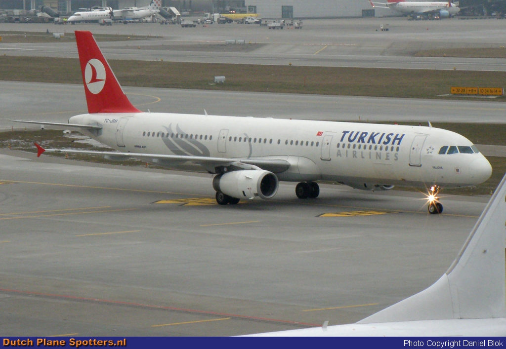 TC-JRH Airbus A321 Turkish Airlines by Daniel Blok