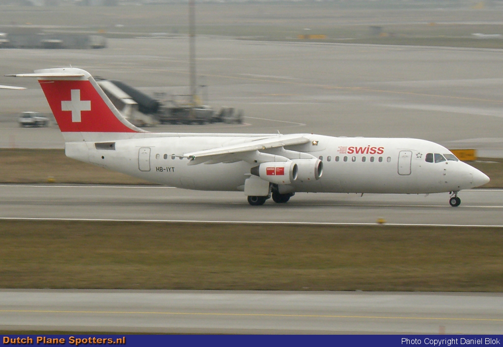 HB-IYT BAe 146 Swiss International Air Lines by Daniel Blok