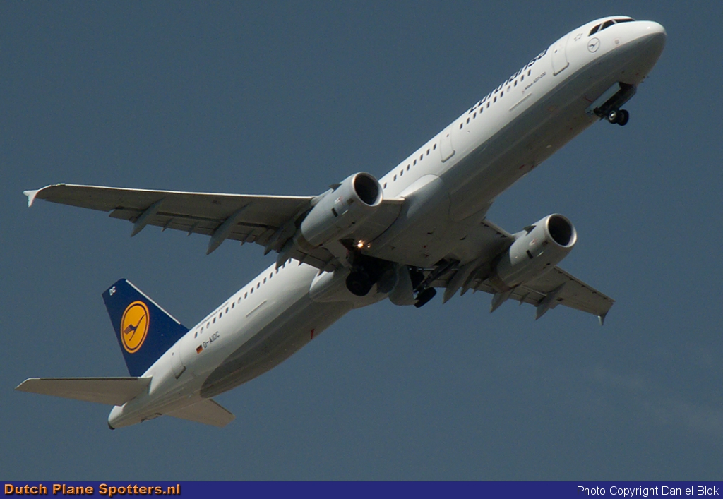 D-AIDC Airbus A321 Lufthansa by Daniel Blok