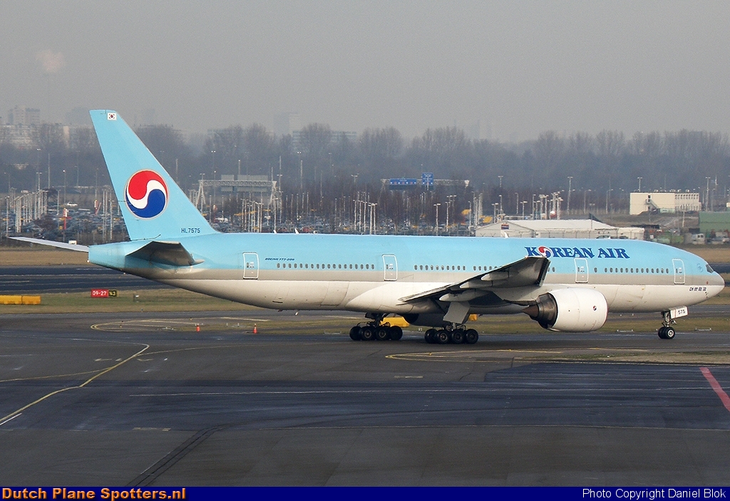 HL7575 Boeing 777-200 Korean Air by Daniel Blok