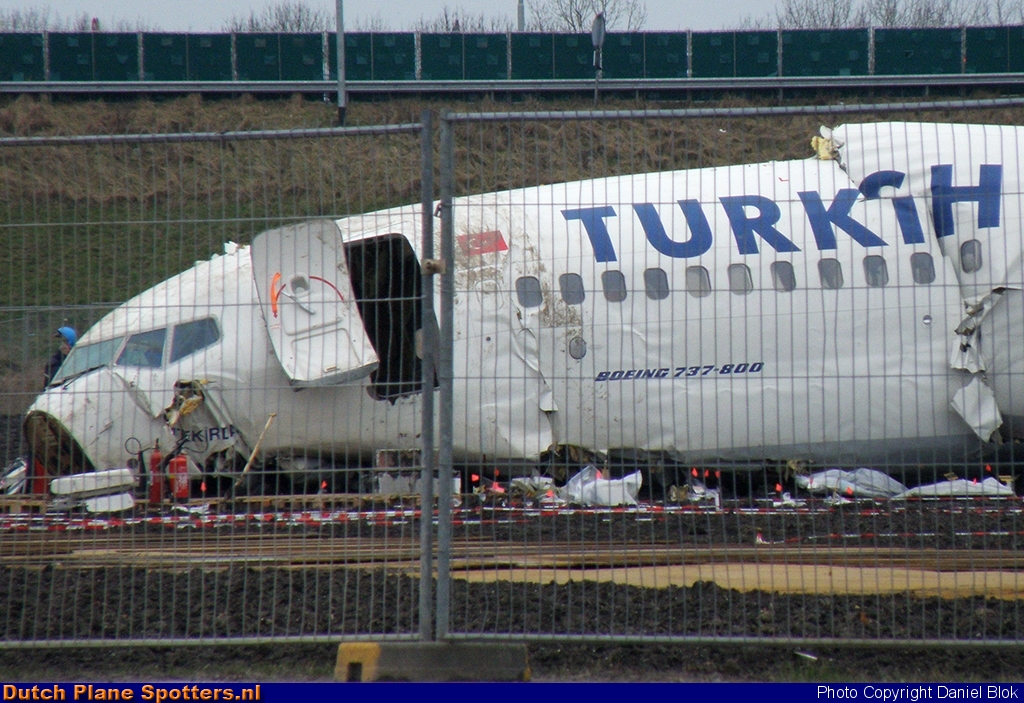 TC-JGE Boeing 737-800 Turkish Airlines by Daniel Blok