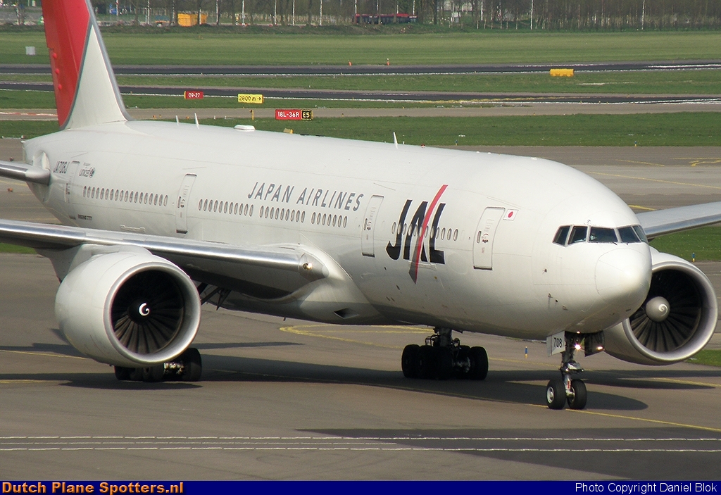 JA708J Boeing 777-200 JAL - Japan Airlines by Daniel Blok