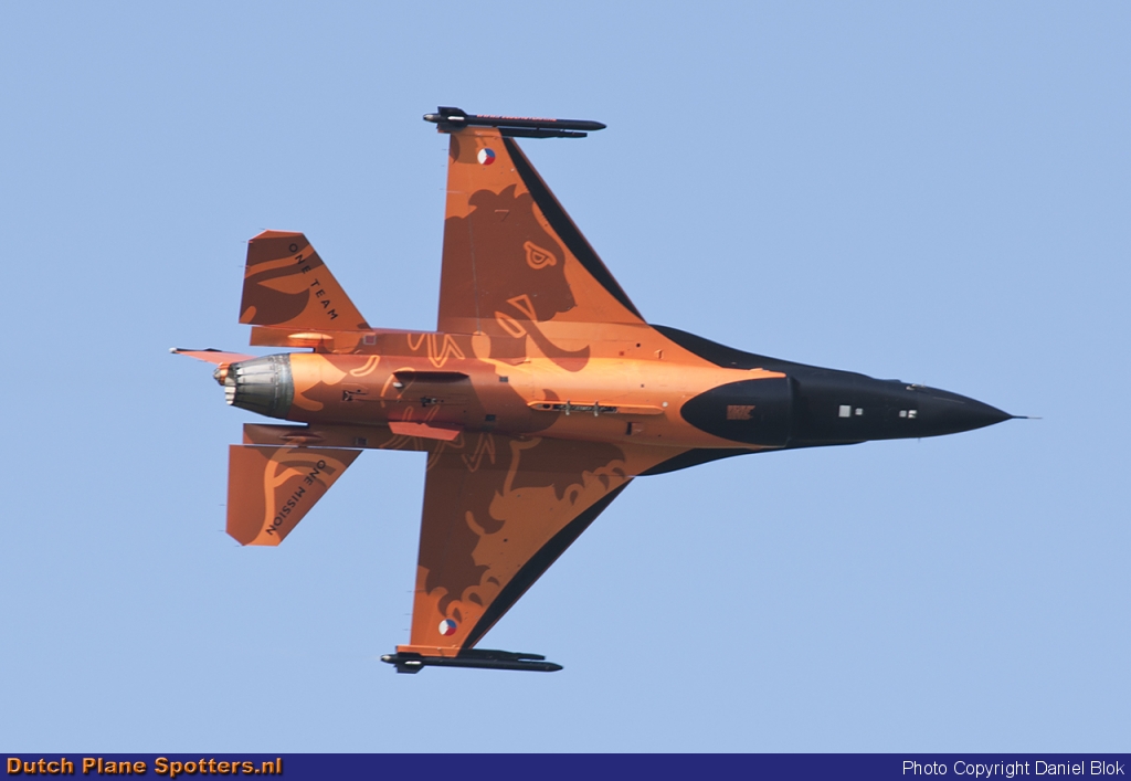J-015 General Dynamics F-16 Fighting Falcon MIL - Dutch Royal Air Force by Daniel Blok