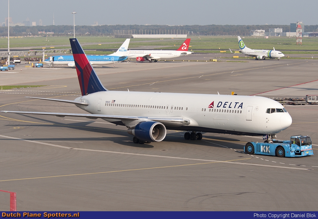 N1603 Boeing 767-300 Delta Airlines by Daniel Blok