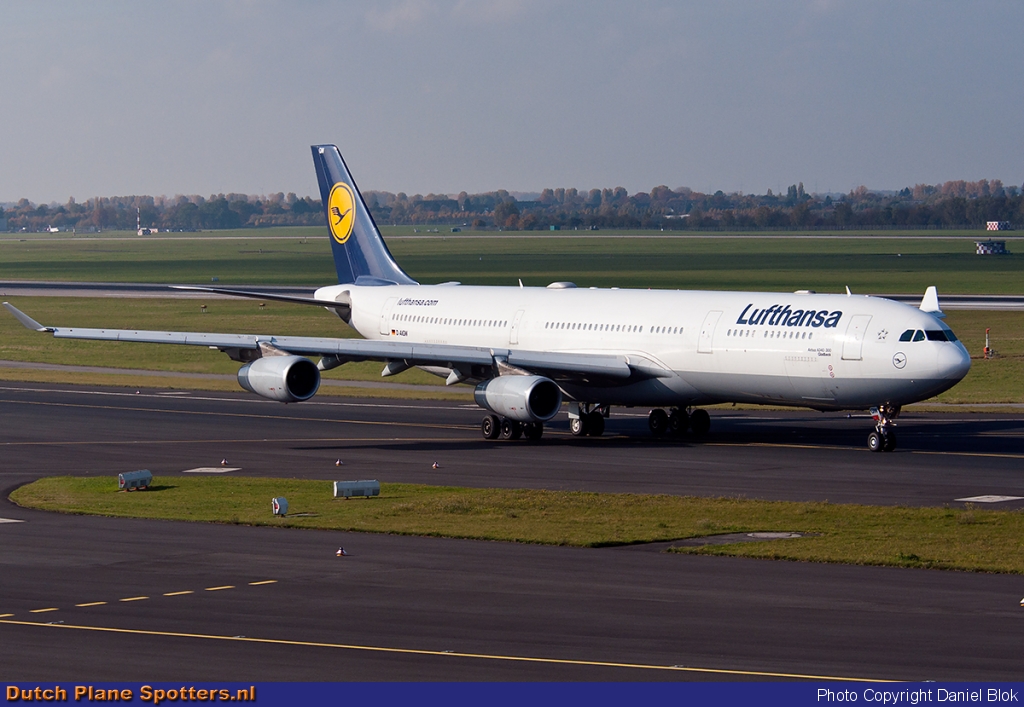 D-AIGW Airbus A340-300 Lufthansa by Daniel Blok