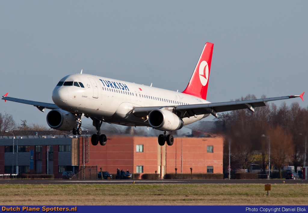TC-JPJ Airbus A320 Turkish Airlines by Daniel Blok