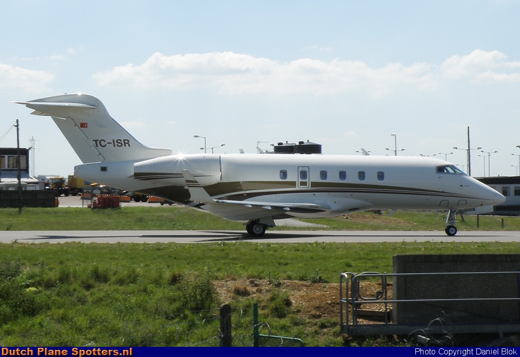 TC-ISR Bombardier BD-100 Challenger 300 Private by Daniel Blok