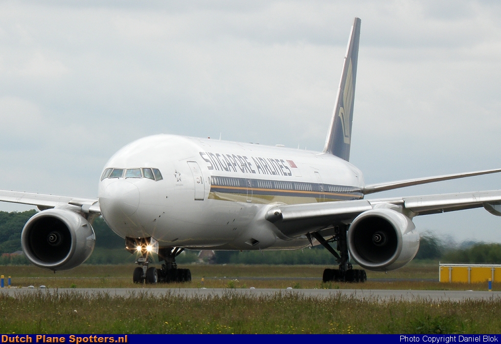 9V-SVN Boeing 777-200 Singapore Airlines by Daniel Blok
