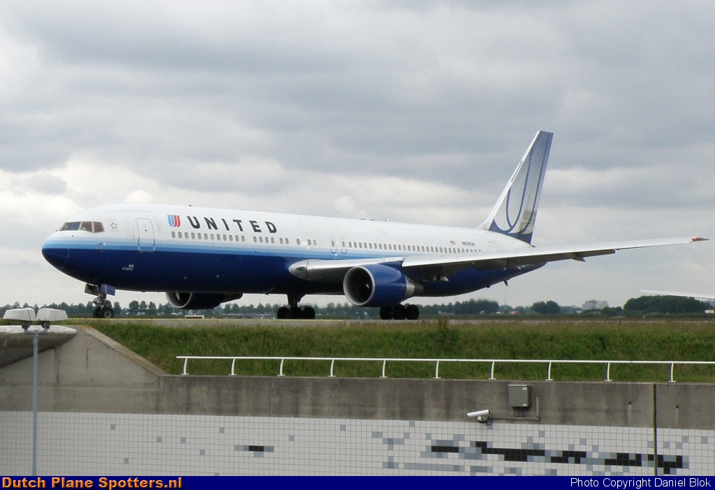 N656UA Boeing 767-300 United Airlines by Daniel Blok