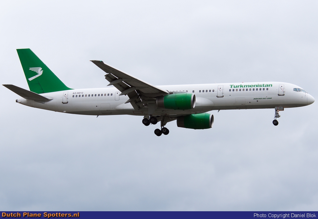 EZ-A012 Boeing 757-200 Turkmenistan by Daniel Blok