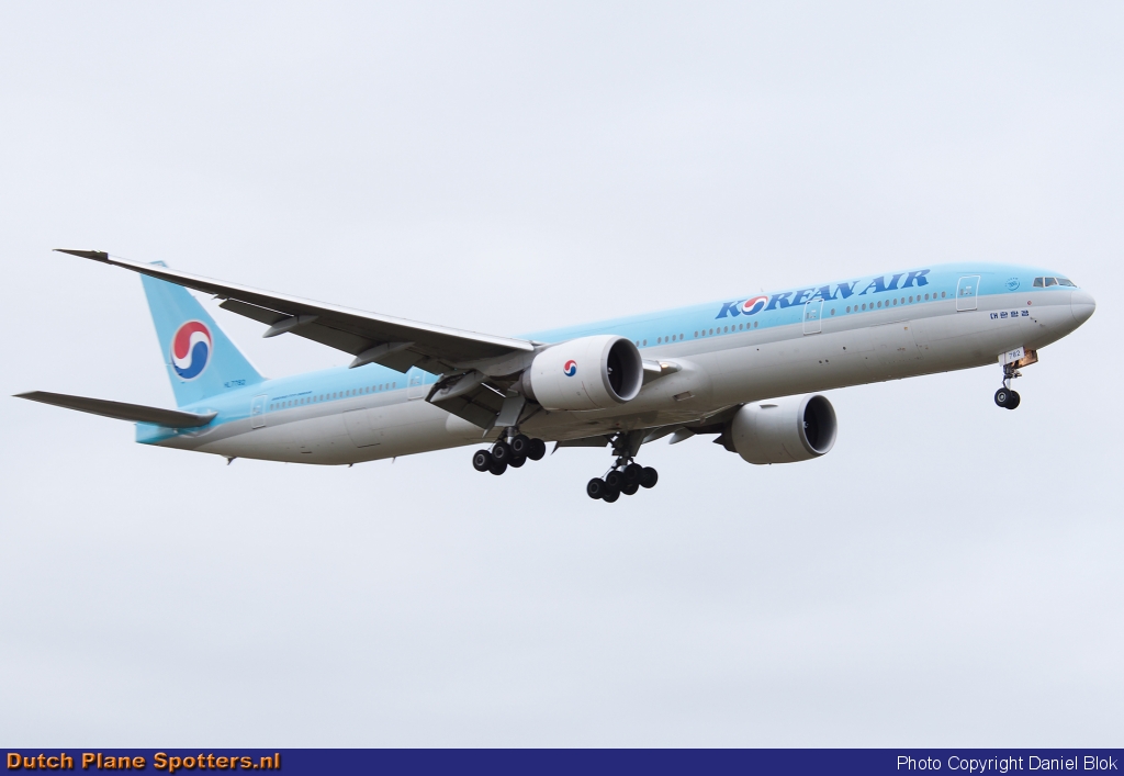 HL7782 Boeing 777-300 Korean Air by Daniel Blok