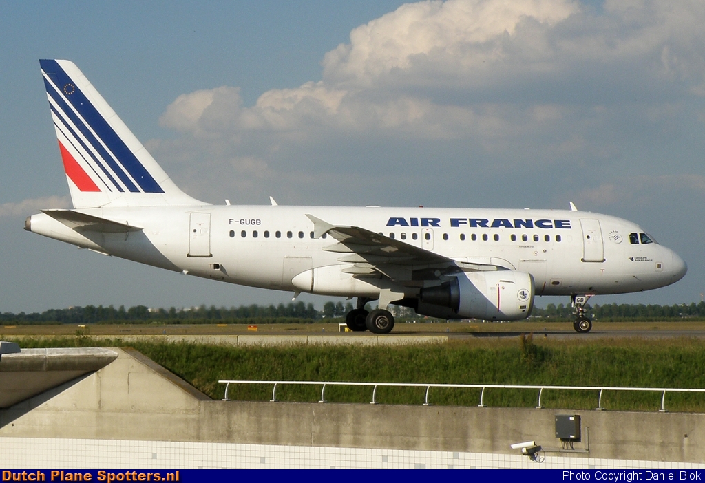 F-GUGB Airbus A318 Air France by Daniel Blok