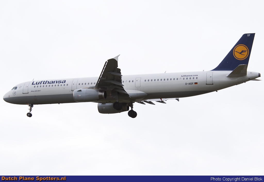 D-AIDF Airbus A321 Lufthansa by Daniel Blok