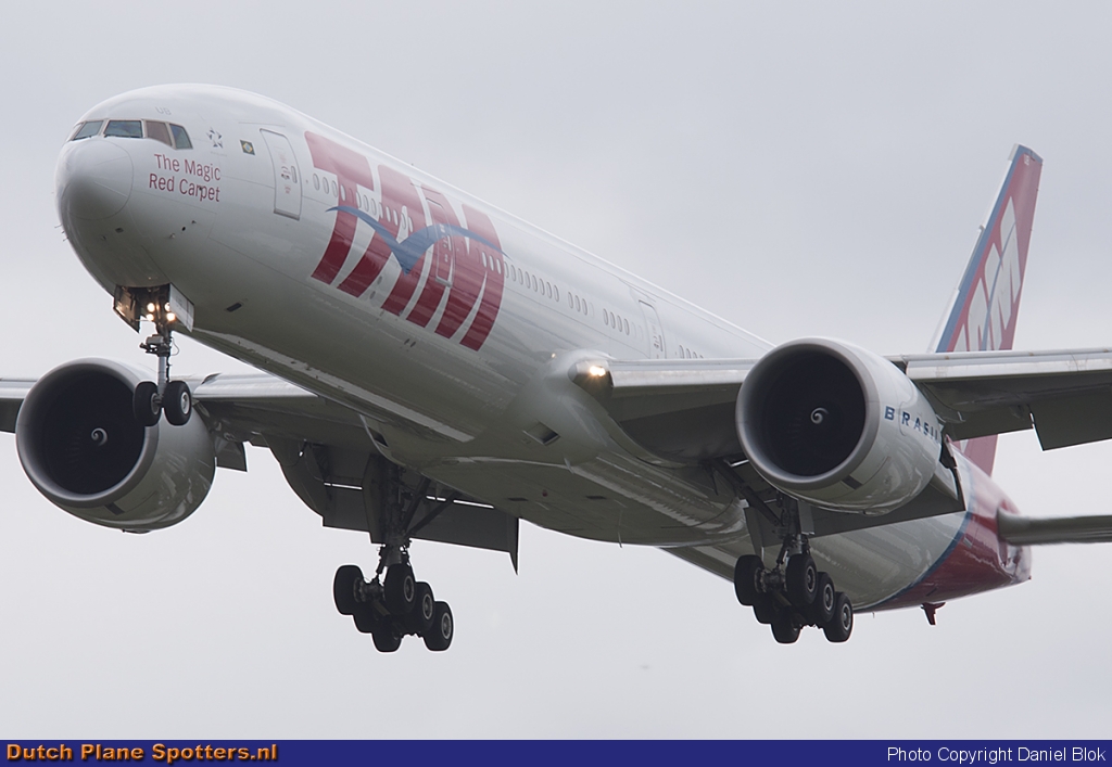 PT-MUB Boeing 777-300 TAM by Daniel Blok