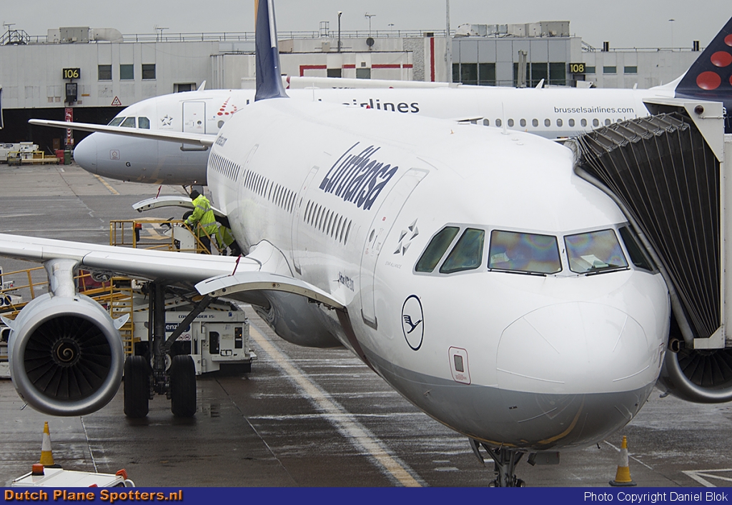 D-AIDL Airbus A321 Lufthansa by Daniel Blok