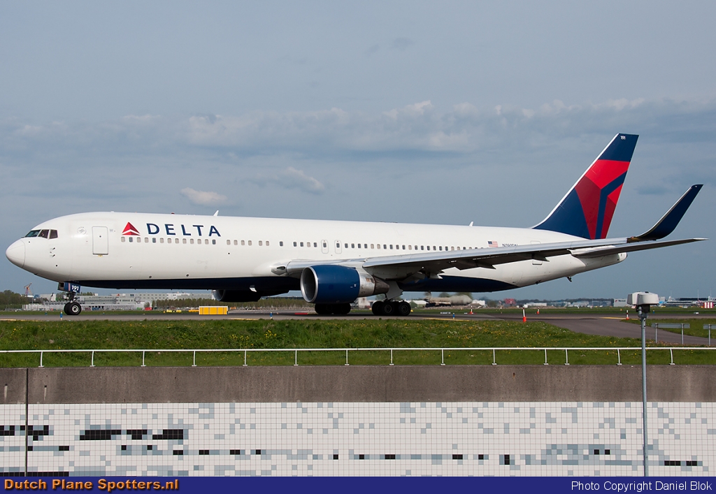 N191DN Boeing 767-300 Delta Airlines by Daniel Blok
