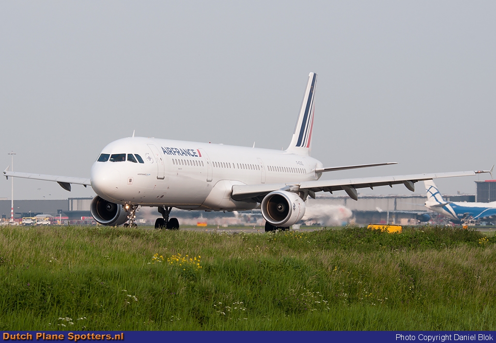 F-GTAZ Airbus A321 Air France by Daniel Blok