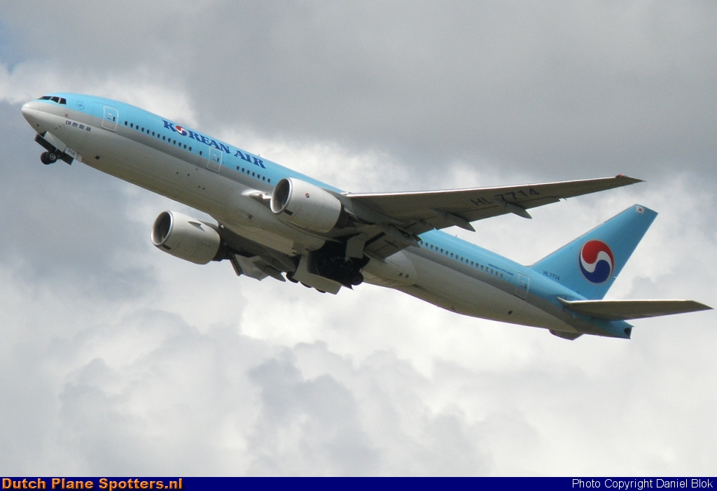 HL7714 Boeing 777-200 Korean Air by Daniel Blok