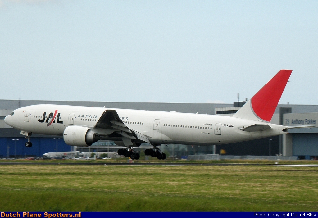 JA708J Boeing 777-200 JAL - Japan Airlines by Daniel Blok