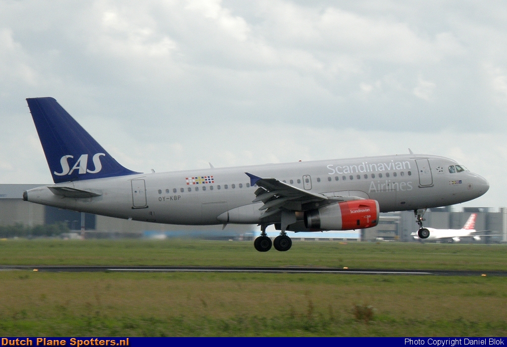 OY-KBP Airbus A319 SAS Scandinavian Airlines by Daniel Blok