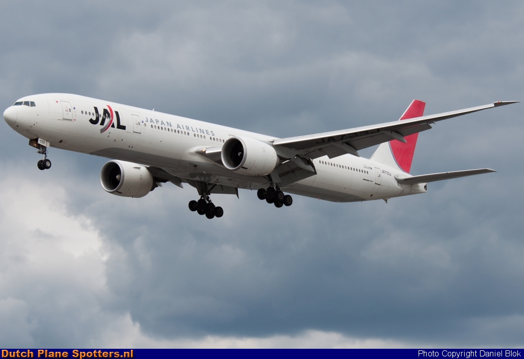 JA733J Boeing 777-300 JAL - Japan Airlines by Daniel Blok