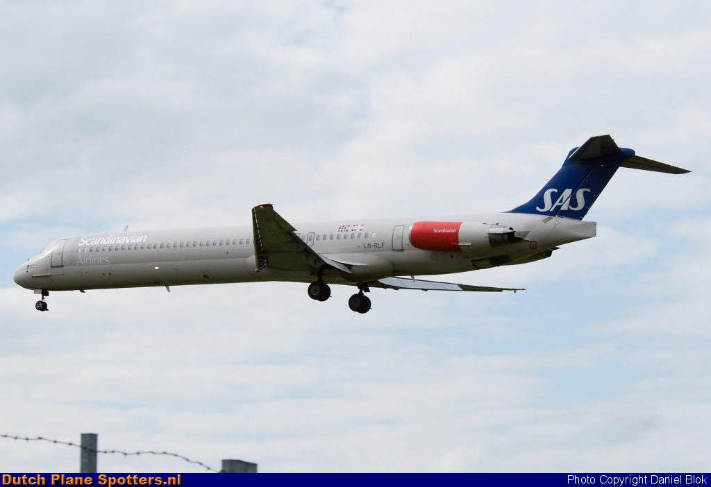 LN-RLF McDonnell Douglas MD-82 SAS Scandinavian Airlines by Daniel Blok