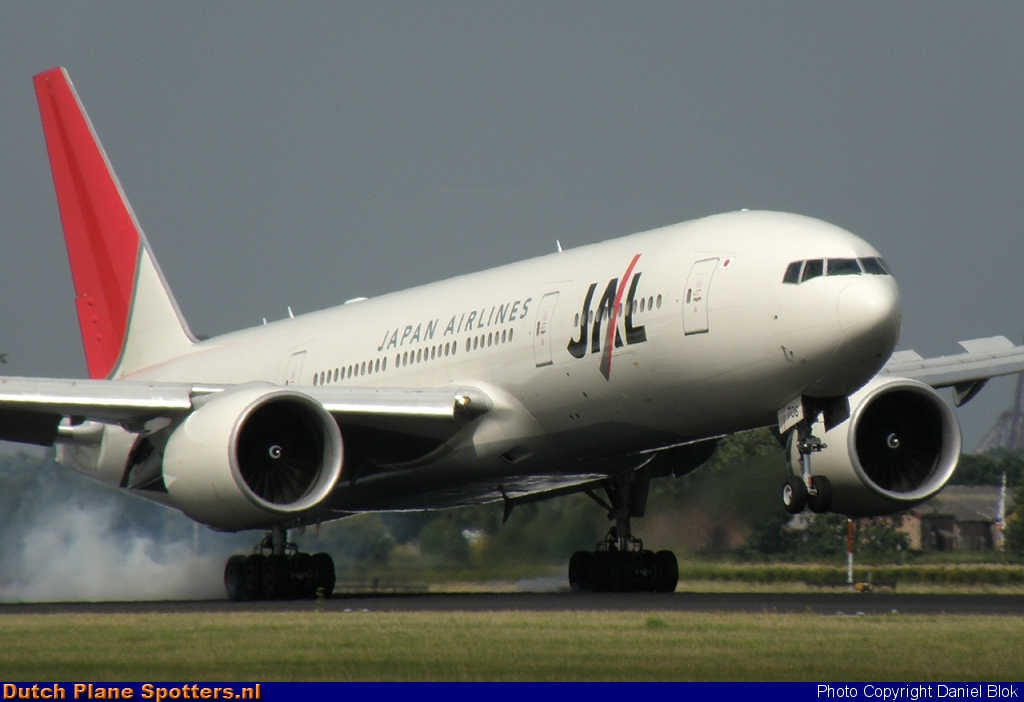 JA706J Boeing 777-200 JAL - Japan Airlines by Daniel Blok