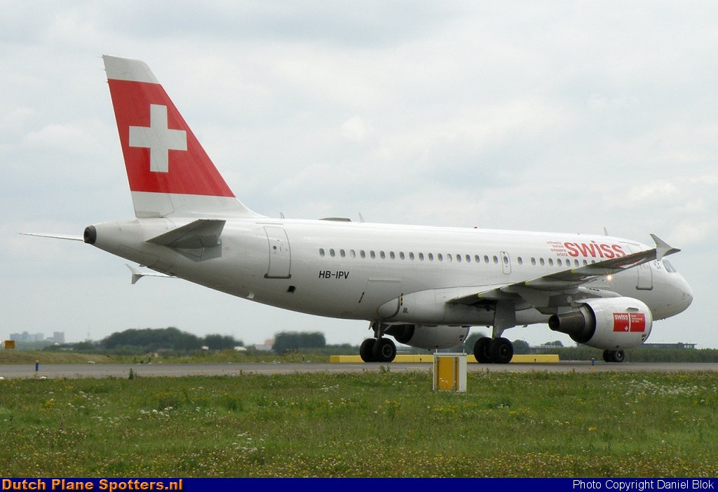 HB-IPV Airbus A320 Swiss International Air Lines by Daniel Blok