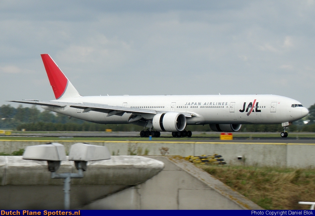 JA734J Boeing 777-300 JAL - Japan Airlines by Daniel Blok