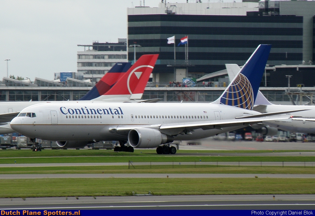 N67157 Boeing 767-200 Continental Airlines by Daniel Blok