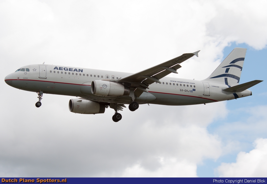 SX-DVJ Airbus A320 Aegean Airlines by Daniel Blok
