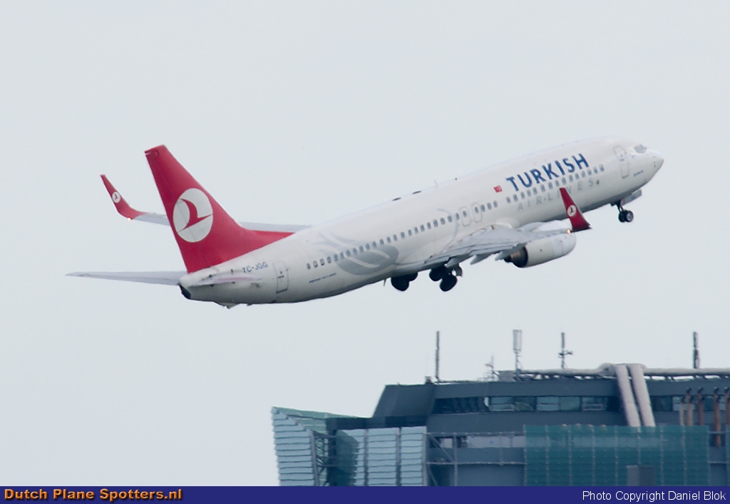 TC-JGG Boeing 737-800 Turkish Airlines by Daniel Blok
