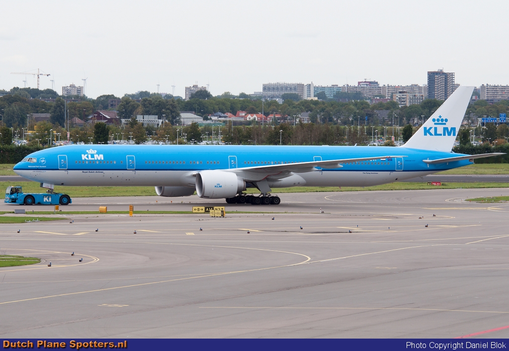 PH-BVI Boeing 777-300 KLM Royal Dutch Airlines by Daniel Blok