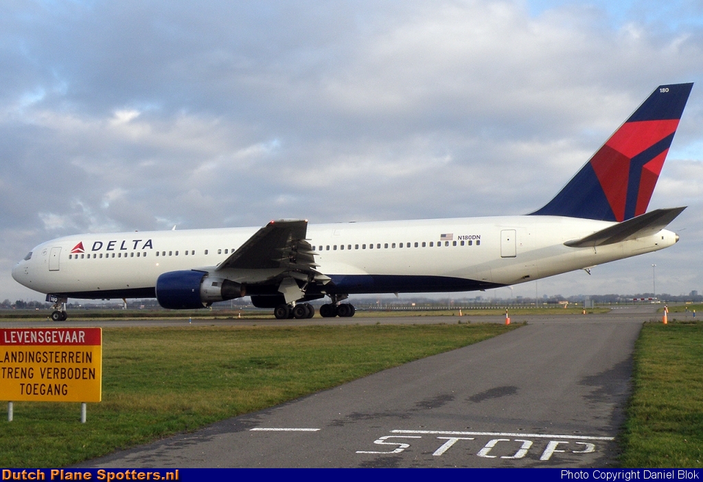 N180DN Boeing 767-300 Delta Airlines by Daniel Blok