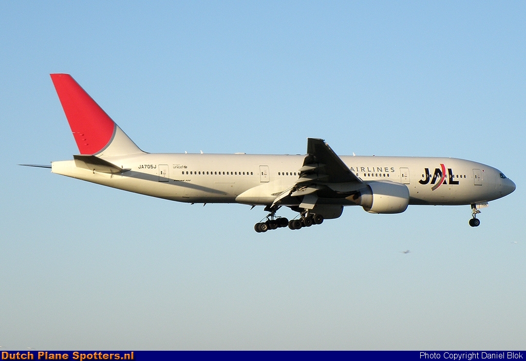 JA705J Boeing 777-200 JAL - Japan Airlines by Daniel Blok