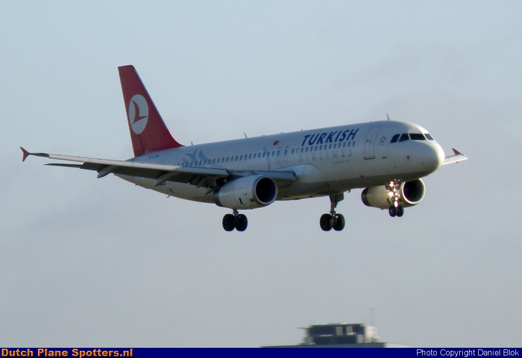 TC-JPA Airbus A320 Turkish Airlines by Daniel Blok