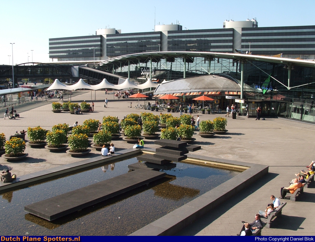 EHAM Airport Terminal by Daniel Blok