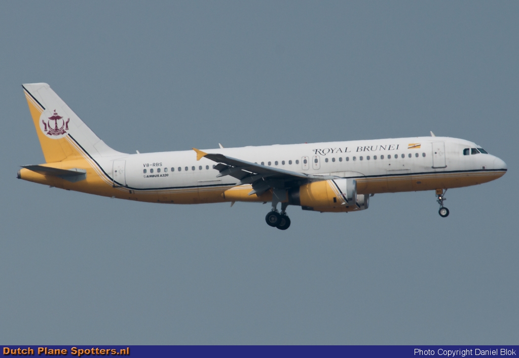 V8-RBS Airbus A320 Royal Brunei Airlines by Daniel Blok