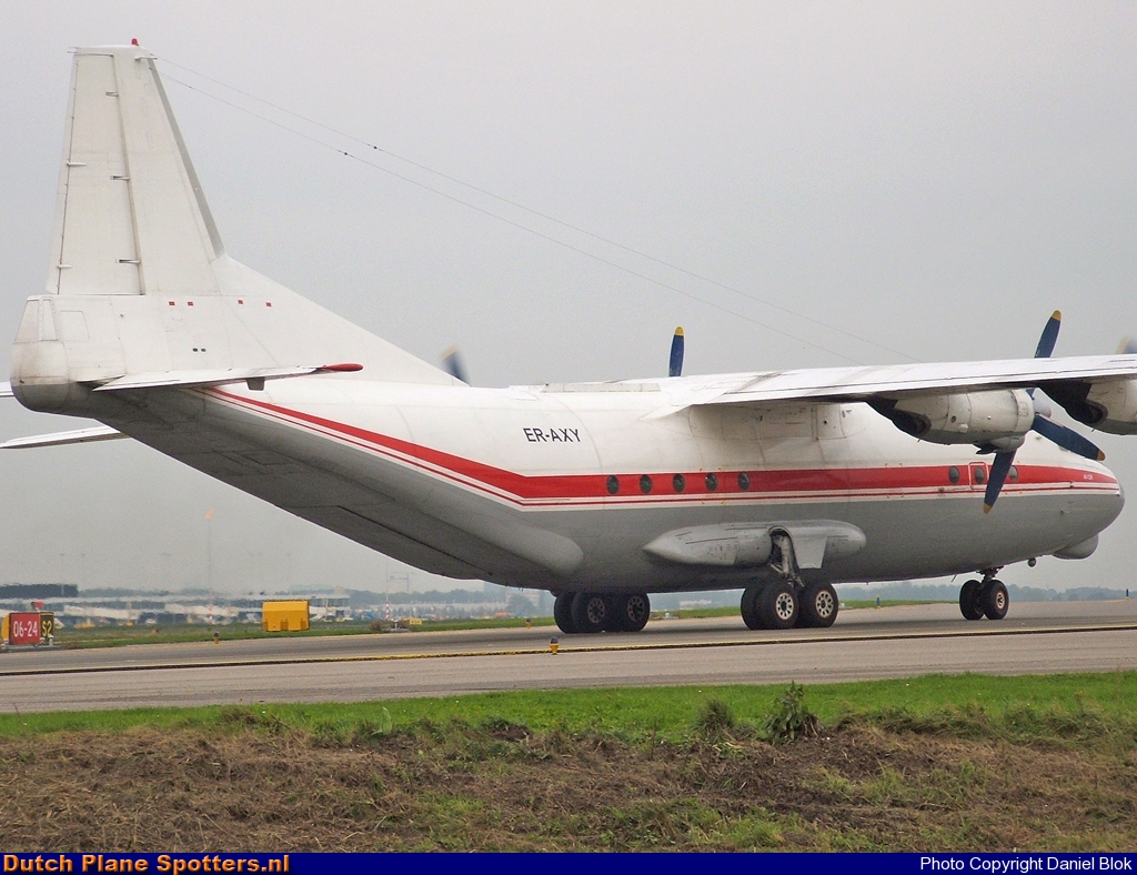 ER-AXY Antonov An-12 Airline Transport by Daniel Blok