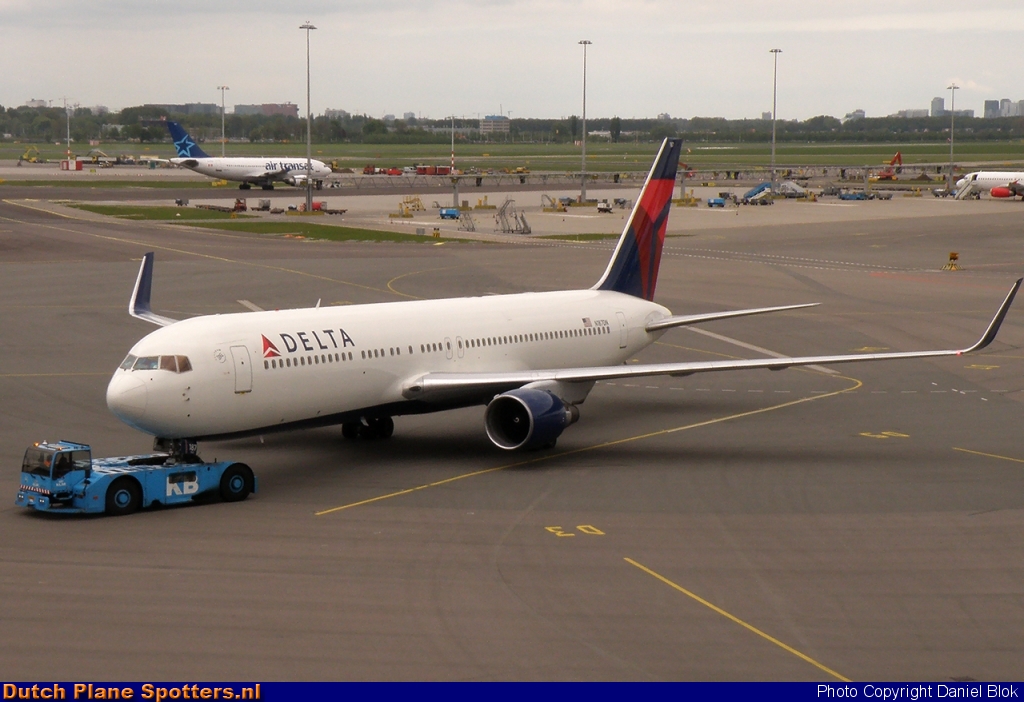 N187DN Boeing 767-300 Delta Airlines by Daniel Blok