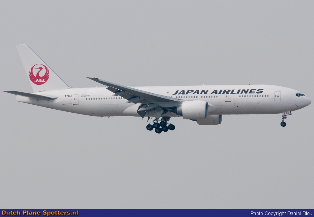 JA711J Boeing 777-200 JAL - Japan Airlines by Daniel Blok