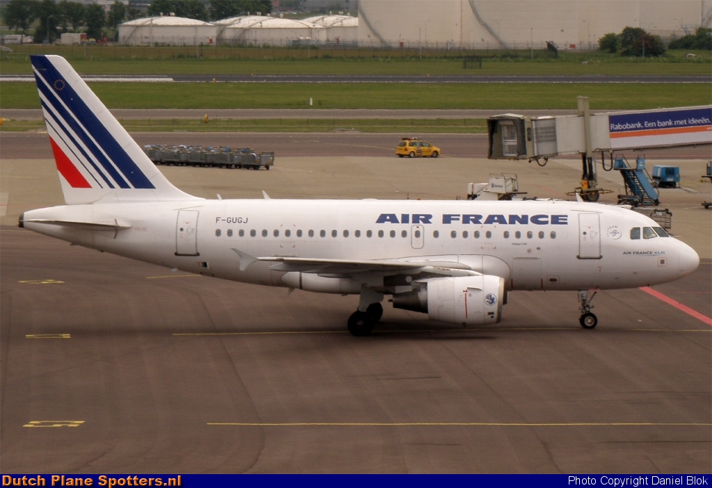 F-GUGJ Airbus A318 Air France by Daniel Blok
