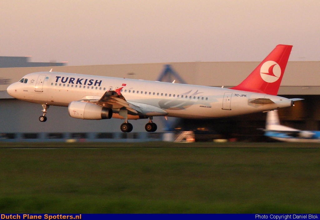 TC-JPK Airbus A320 Turkish Airlines by Daniel Blok