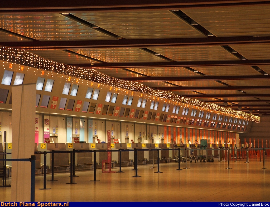EGGW Airport Terminal by Daniel Blok