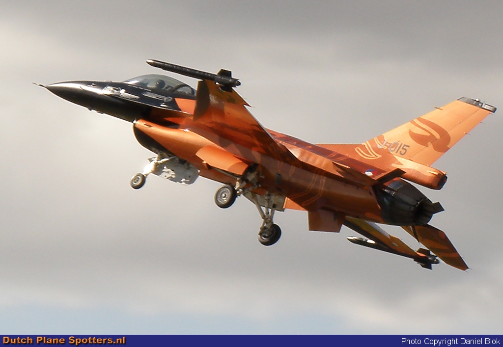 J-015 General Dynamics F-16 Fighting Falcon MIL - Dutch Royal Air Force by Daniel Blok