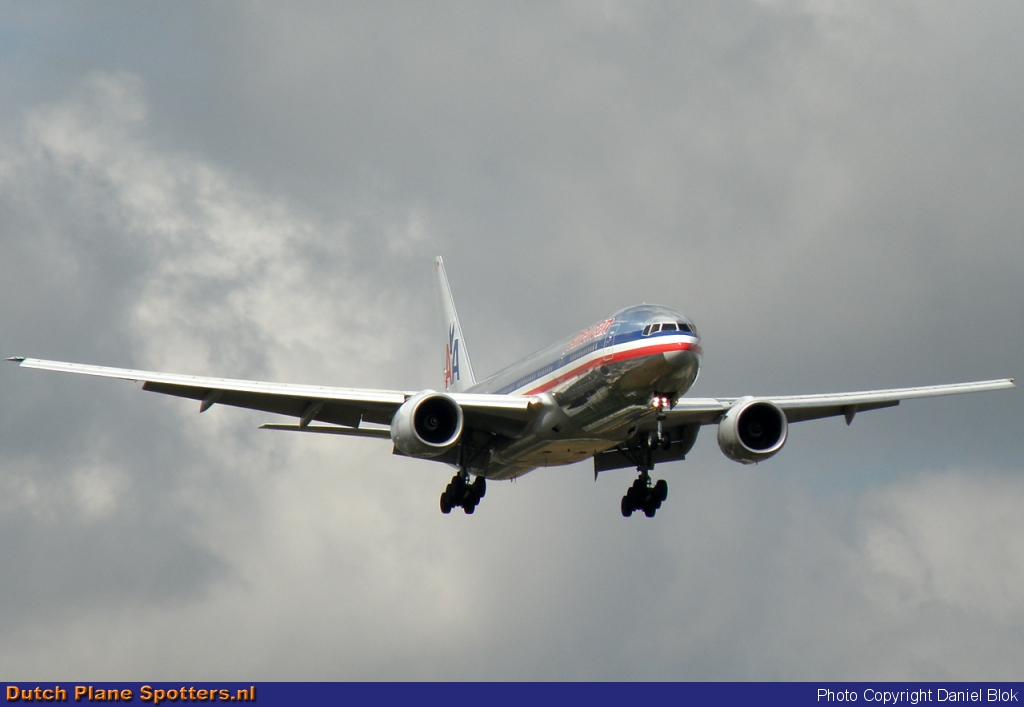 N751AN Boeing 777-200 American Airlines by Daniel Blok