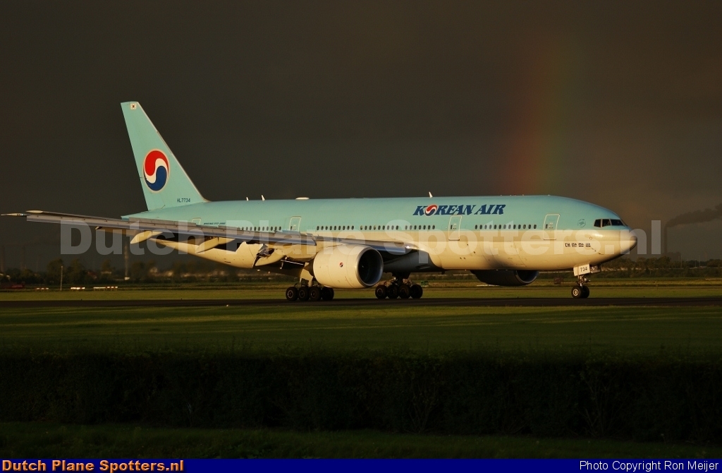 HL7734 Boeing 777-200 Korean Air by Ron Meijer