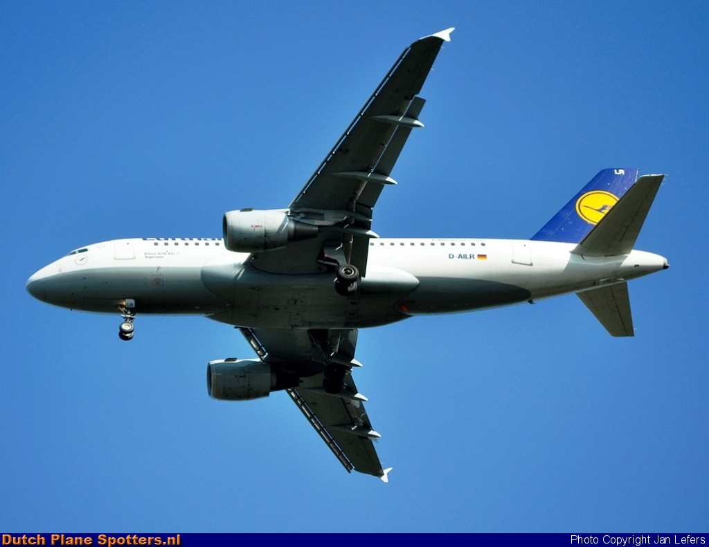 D-AILR Airbus A319 Lufthansa by Jan Lefers